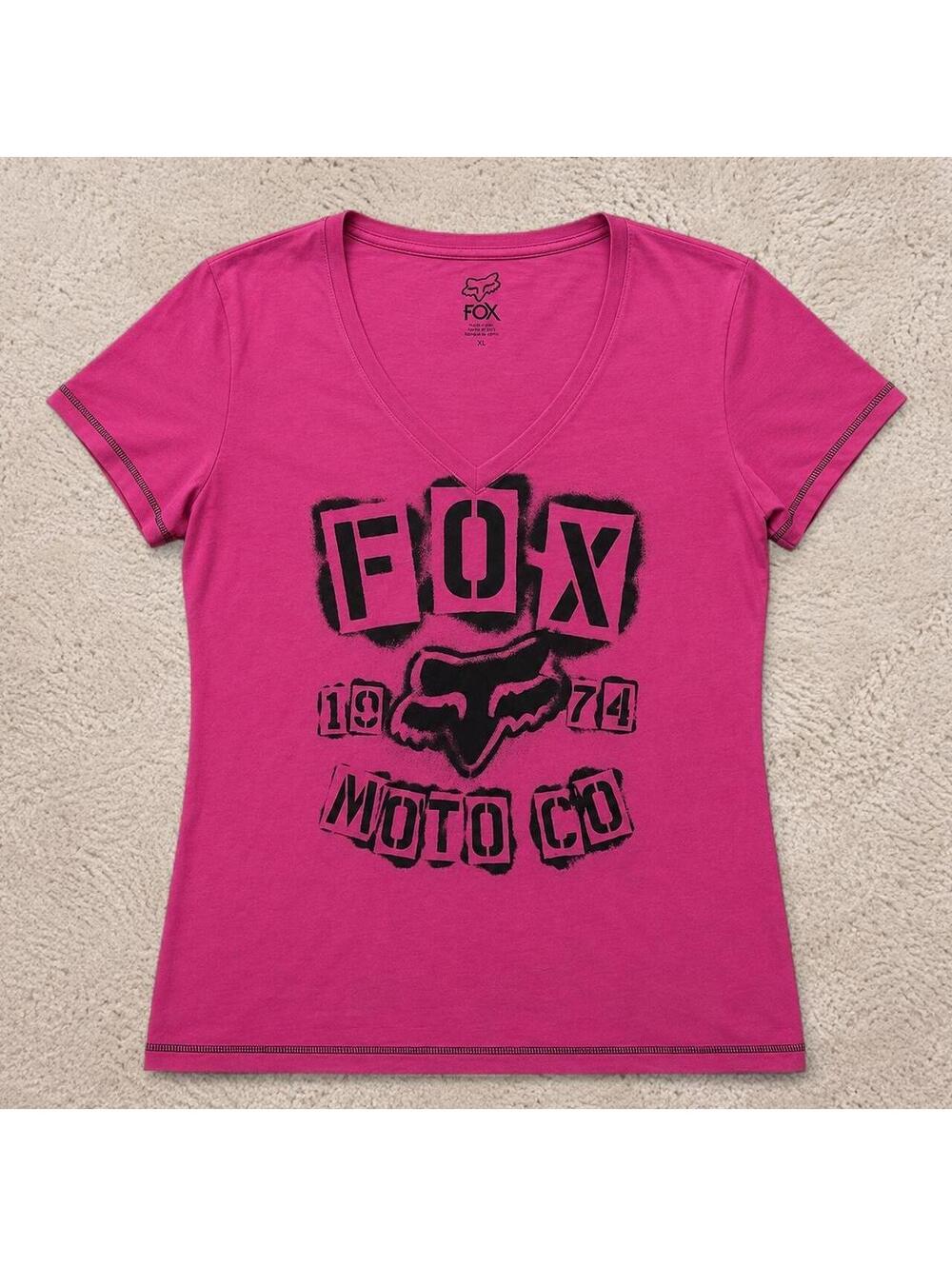Beautiful grunge Y2K single stitch women’s Fox racing graphic tee.